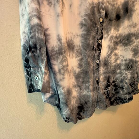 Soft Surroundings | Size L Long Sleeve Button Up Tie Dye Shirt Oyster Buttons - Picture 3 of 10